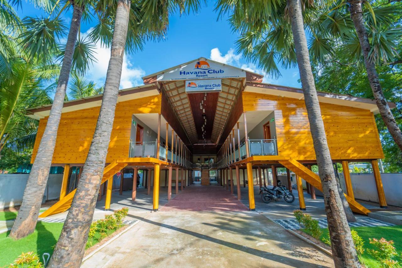 Havana Club Resort Trincomalee Esterno foto